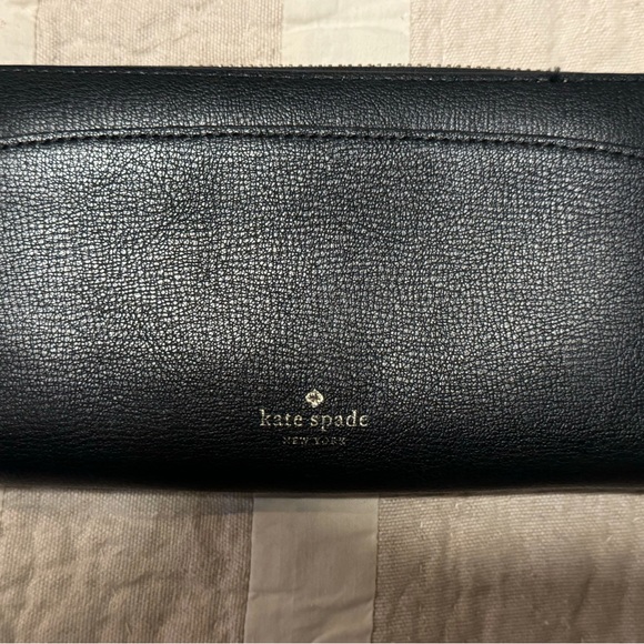 Like New Beautiful Kate Spade Wallet - Picture 4 of 8